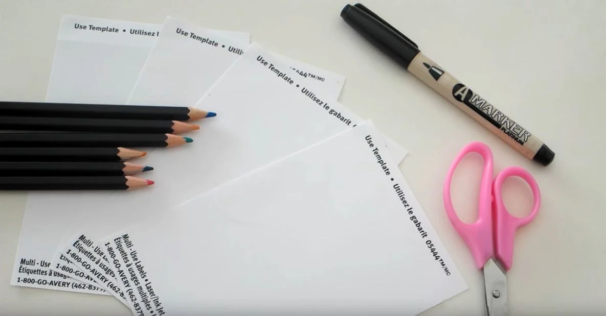 Cách làm sticker bằng băng dính trong